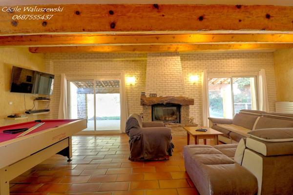 Propriété à Evenos 10 pièce(s) 310 m2 - deux maisons sur  une parcelle de 69215 m2