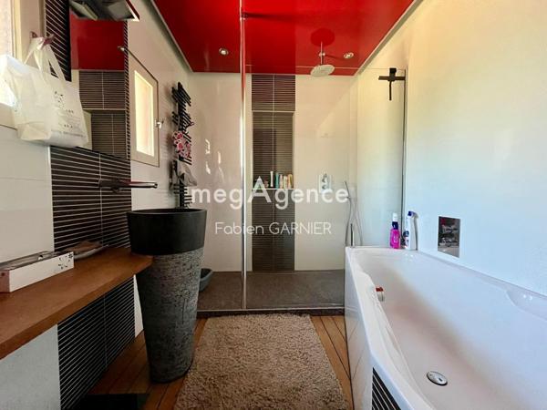 Maison à LES PONTS-DE-CE, 49130 - 9 pièces 182m²