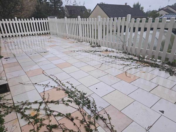 Maison mitoyenne d'un coté rénové avec terrasse plain sud