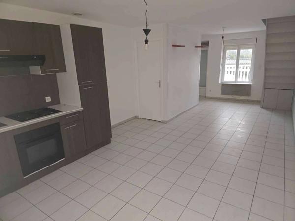 Maison mitoyenne d'un coté rénové avec terrasse plain sud