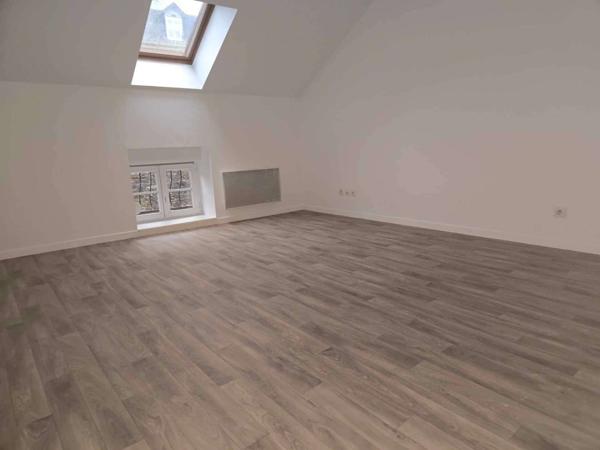 Maison mitoyenne d'un coté rénové avec terrasse plain sud