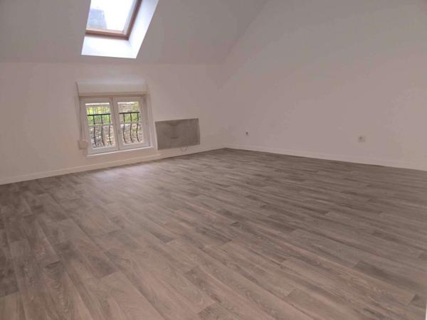 Maison mitoyenne d'un coté rénové avec terrasse plain sud