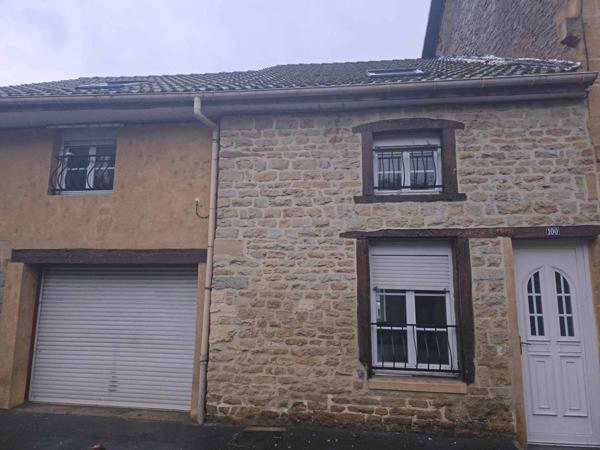 Maison mitoyenne d'un coté rénové avec terrasse plain sud