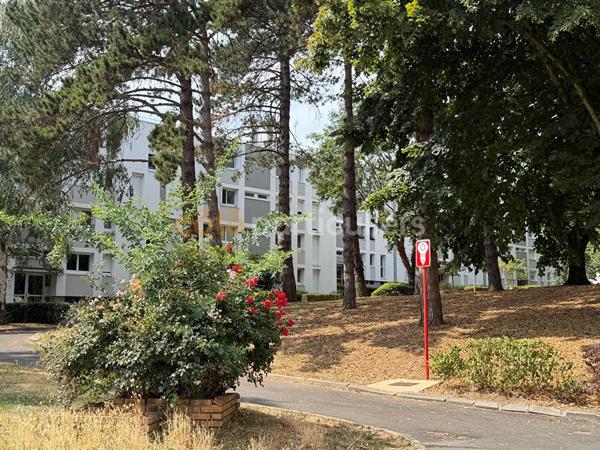Vente
                Appartement70,41 m² - 4 Pièces -
                    CROSNE (91560)