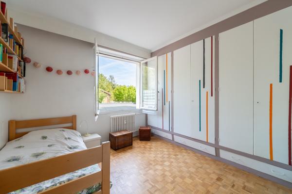 Appartement
         4 pièces
        - 94 m² Exclusivité 560 000 € *