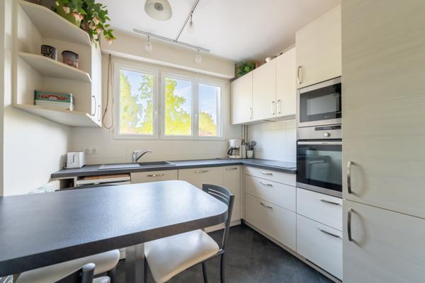 Appartement
         4 pièces
        - 94 m² Exclusivité 560 000 € *
