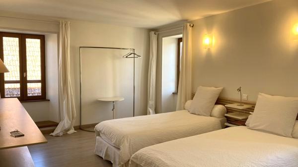 à vendre un ensemble chambres d'hôte - Bar - Restaurant à L'ISLE SUR SEREIN (89)