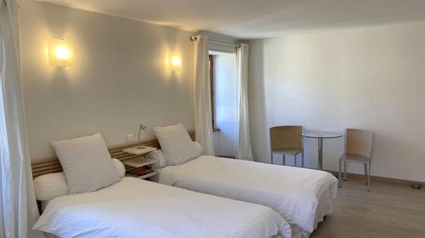 à vendre un ensemble chambres d'hôte - Bar - Restaurant à L'ISLE SUR SEREIN (89)
