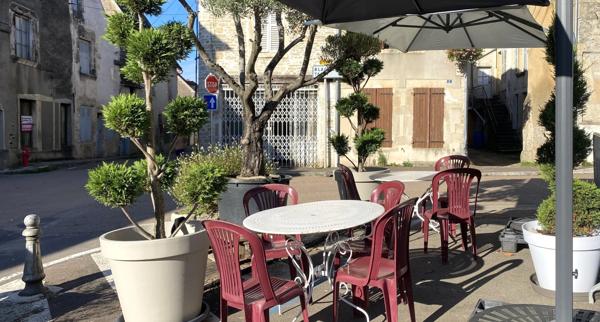 à vendre un ensemble chambres d'hôte - Bar - Restaurant à L'ISLE SUR SEREIN (89)
