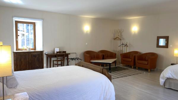 à vendre un ensemble chambres d'hôte - Bar - Restaurant à L'ISLE SUR SEREIN (89)