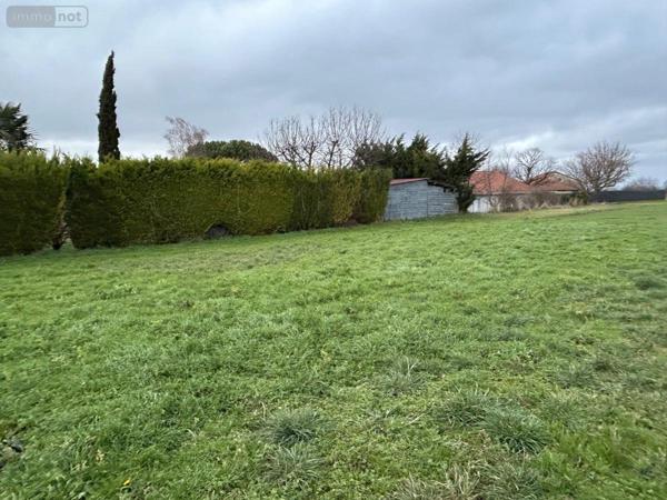 Terrain à Batir à vendre à Les Martres-d'Artière dans le Puy-de-Dôme (63430), ref : 63022-33