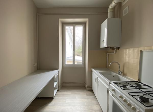 A vendre, Immeuble de rapport à Périgueux (24000) avec 3 appartements et un local commercial