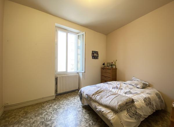 A vendre, Immeuble de rapport à Périgueux (24000) avec 3 appartements et un local commercial
