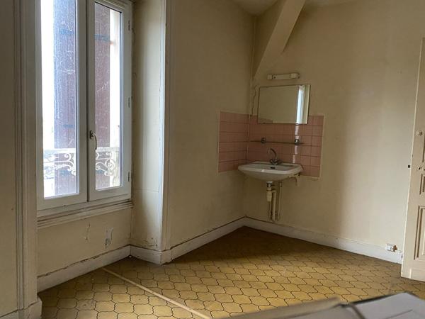 A vendre, Immeuble de rapport à Périgueux (24000) avec 3 appartements et un local commercial