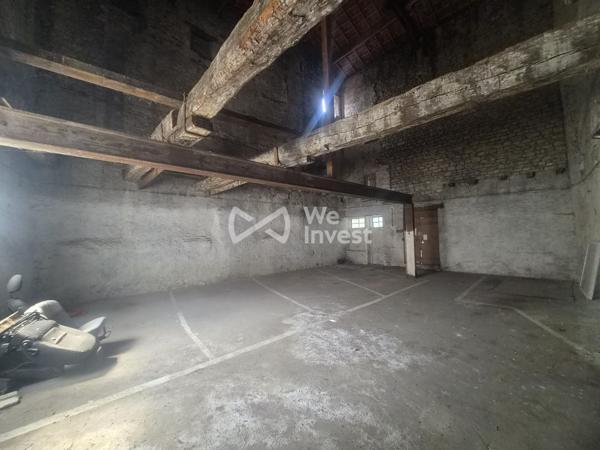 Dépôt - Garage 155m² - 6 places