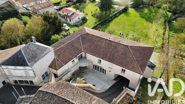 Immeuble à vendre 569 m² Roullet-Saint-Estèphe