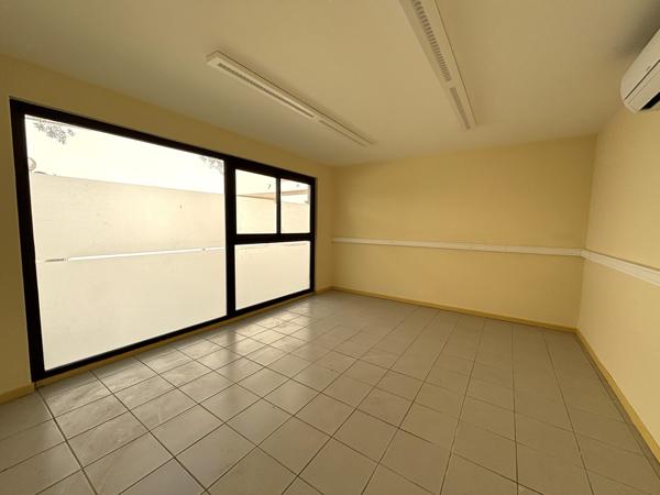 Local Commercial 6 pièces - 124 m² Exclusivité efficity