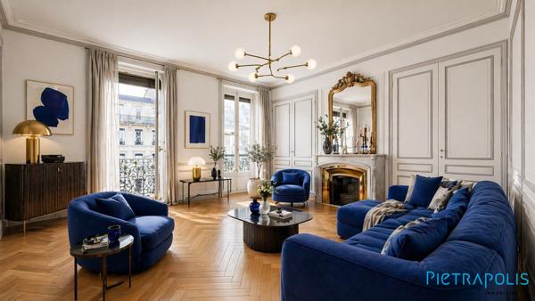 Dans bel ancien, appartement à rénover