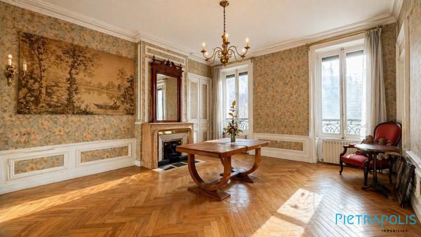 Dans bel ancien, appartement à rénover