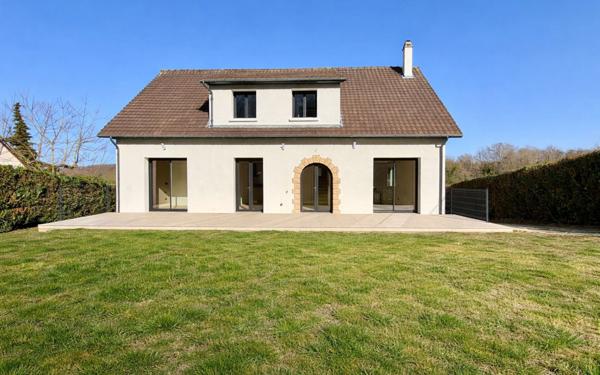 Maison à louer    9 pièces •  Bruyères-et-Montbérault