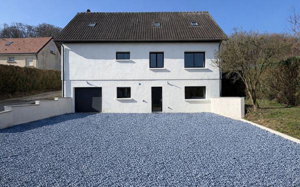 Maison à louer    9 pièces •  Bruyères-et-Montbérault