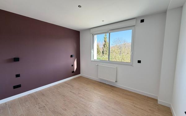 Maison à louer    9 pièces •  Bruyères-et-Montbérault