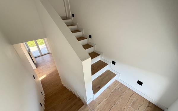 Maison à louer    9 pièces •  Bruyères-et-Montbérault