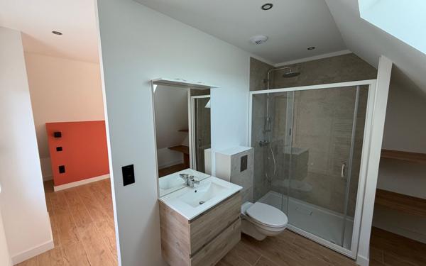 Maison à louer    9 pièces •  Bruyères-et-Montbérault