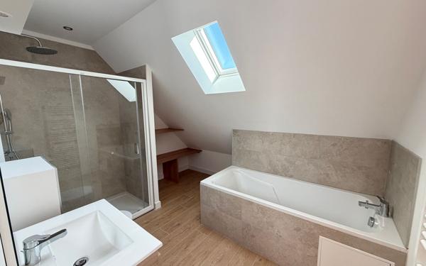 Maison à louer    9 pièces •  Bruyères-et-Montbérault