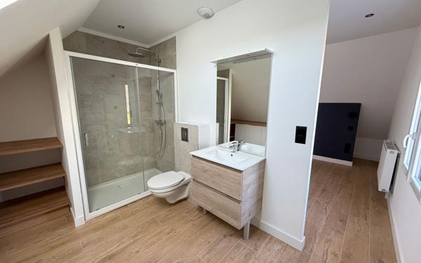 Maison à louer    9 pièces •  Bruyères-et-Montbérault