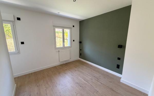 Maison à louer    9 pièces •  Bruyères-et-Montbérault