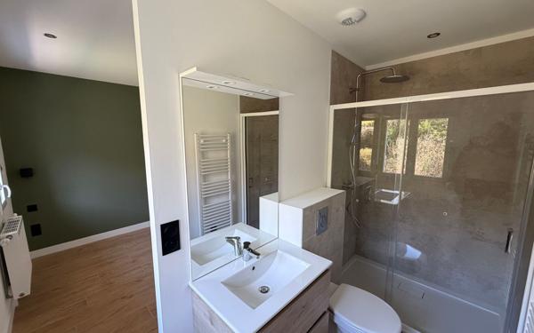 Maison à louer    9 pièces •  Bruyères-et-Montbérault