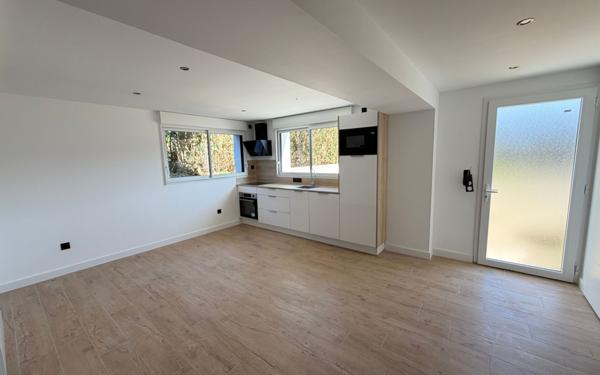 Maison à louer    9 pièces •  Bruyères-et-Montbérault