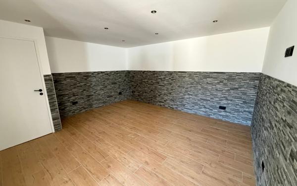 Maison à louer    9 pièces •  Bruyères-et-Montbérault