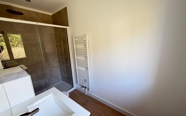 Maison à louer    9 pièces •  Bruyères-et-Montbérault