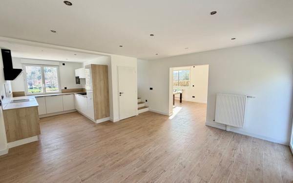 Maison à louer    9 pièces •  Bruyères-et-Montbérault