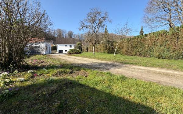 Maison à louer    9 pièces •  Bruyères-et-Montbérault