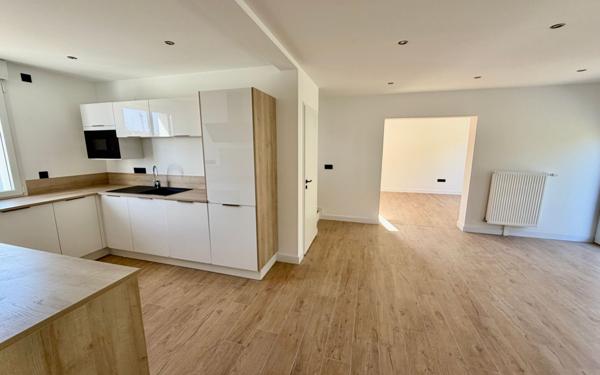 Maison à louer    9 pièces •  Bruyères-et-Montbérault