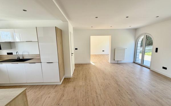 Maison à louer    9 pièces •  Bruyères-et-Montbérault