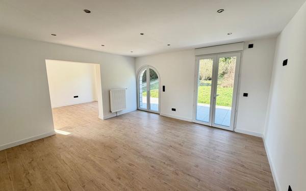 Maison à louer    9 pièces •  Bruyères-et-Montbérault