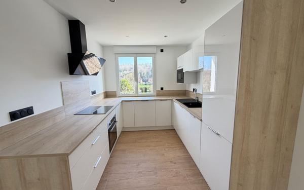 Maison à louer    9 pièces •  Bruyères-et-Montbérault