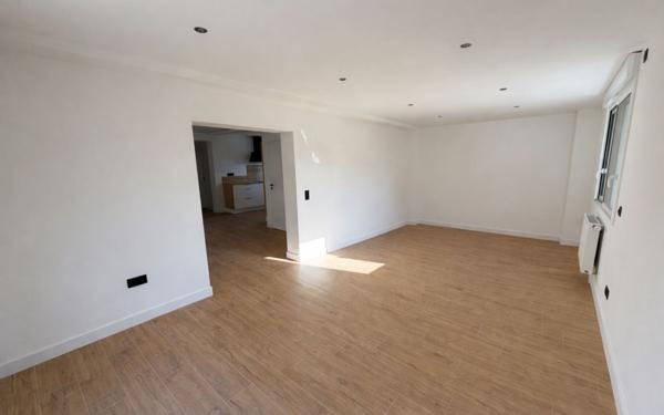 Maison à louer    9 pièces •  Bruyères-et-Montbérault