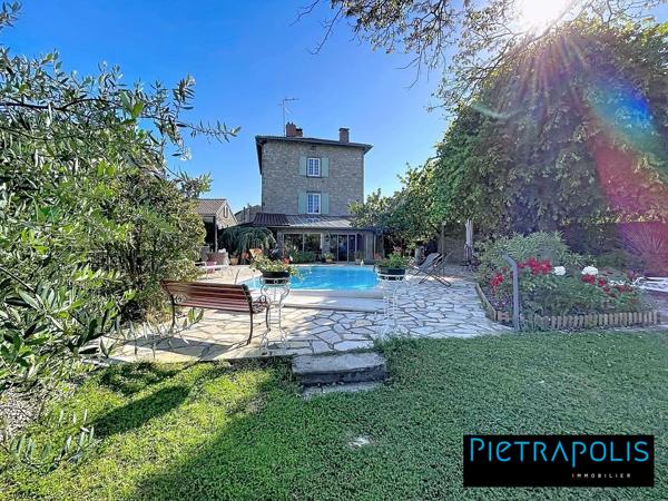 Magnifique Maison de 280 m2 : 7 chambres, piscine et dépendance, terrain de 1400 m2 - Soucieu-en-Jarrest