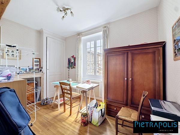 Magnifique Maison de 280 m2 : 7 chambres, piscine et dépendance, terrain de 1400 m2 - Soucieu-en-Jarrest