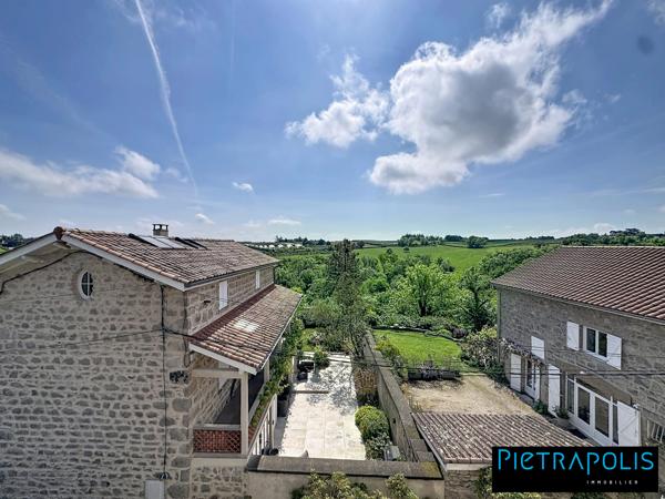 Magnifique Maison de 280 m2 : 7 chambres, piscine et dépendance, terrain de 1400 m2 - Soucieu-en-Jarrest
