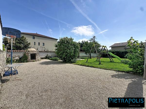 Magnifique Maison de 280 m2 : 7 chambres, piscine et dépendance, terrain de 1400 m2 - Soucieu-en-Jarrest