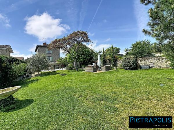 Magnifique Maison de 280 m2 : 7 chambres, piscine et dépendance, terrain de 1400 m2 - Soucieu-en-Jarrest