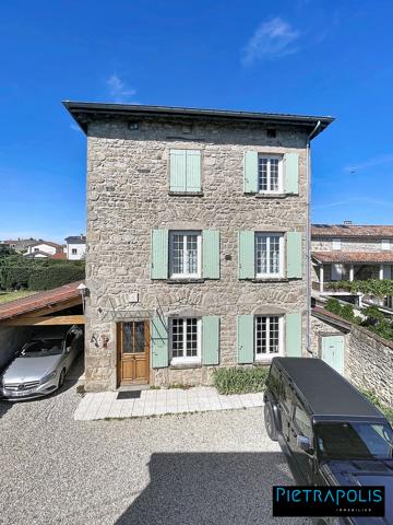 Magnifique Maison de 280 m2 : 7 chambres, piscine et dépendance, terrain de 1400 m2 - Soucieu-en-Jarrest
