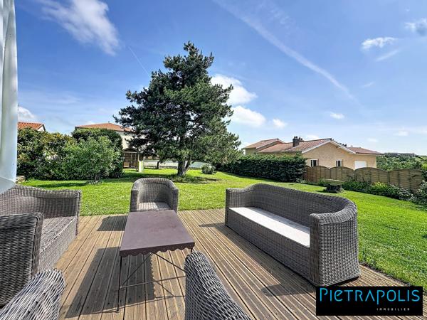 Magnifique Maison de 280 m2 : 7 chambres, piscine et dépendance, terrain de 1400 m2 - Soucieu-en-Jarrest