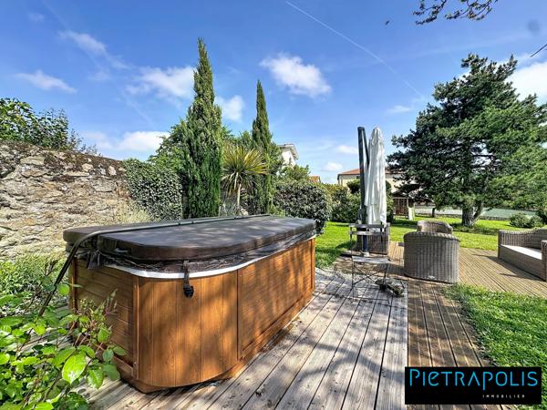 Magnifique Maison de 280 m2 : 7 chambres, piscine et dépendance, terrain de 1400 m2 - Soucieu-en-Jarrest